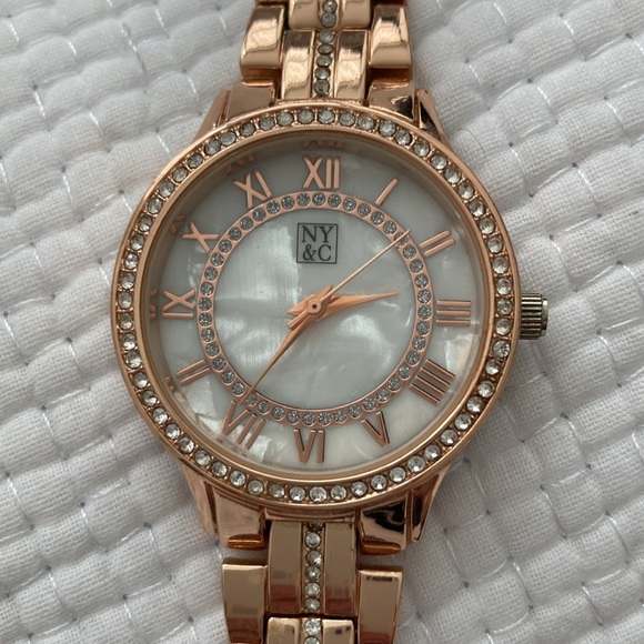 NY&C rose gold tone, watch with CZ, Bezzel and mother of pearl face - Picture 4 of 6